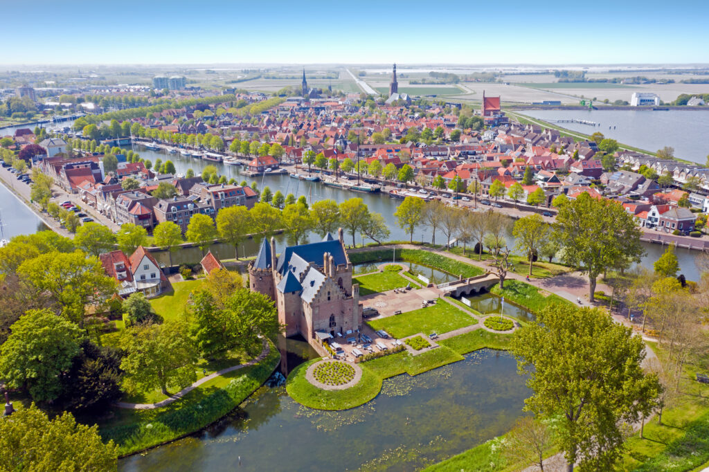 Flygfoto över Radboud Castle i Medemblik, IJsselmeer, Nederländerna