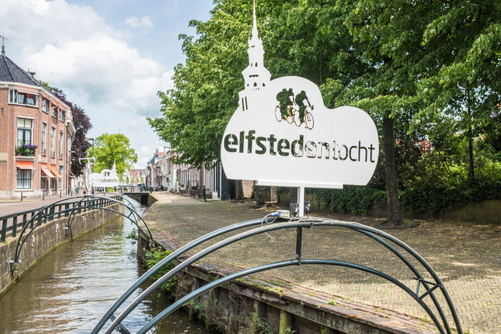 De Fietselfstedentocht begint in Bolsward, Friesland